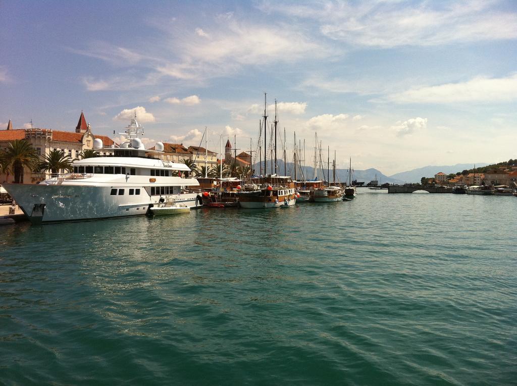 Apartments Gavric Trogir Bagian luar foto